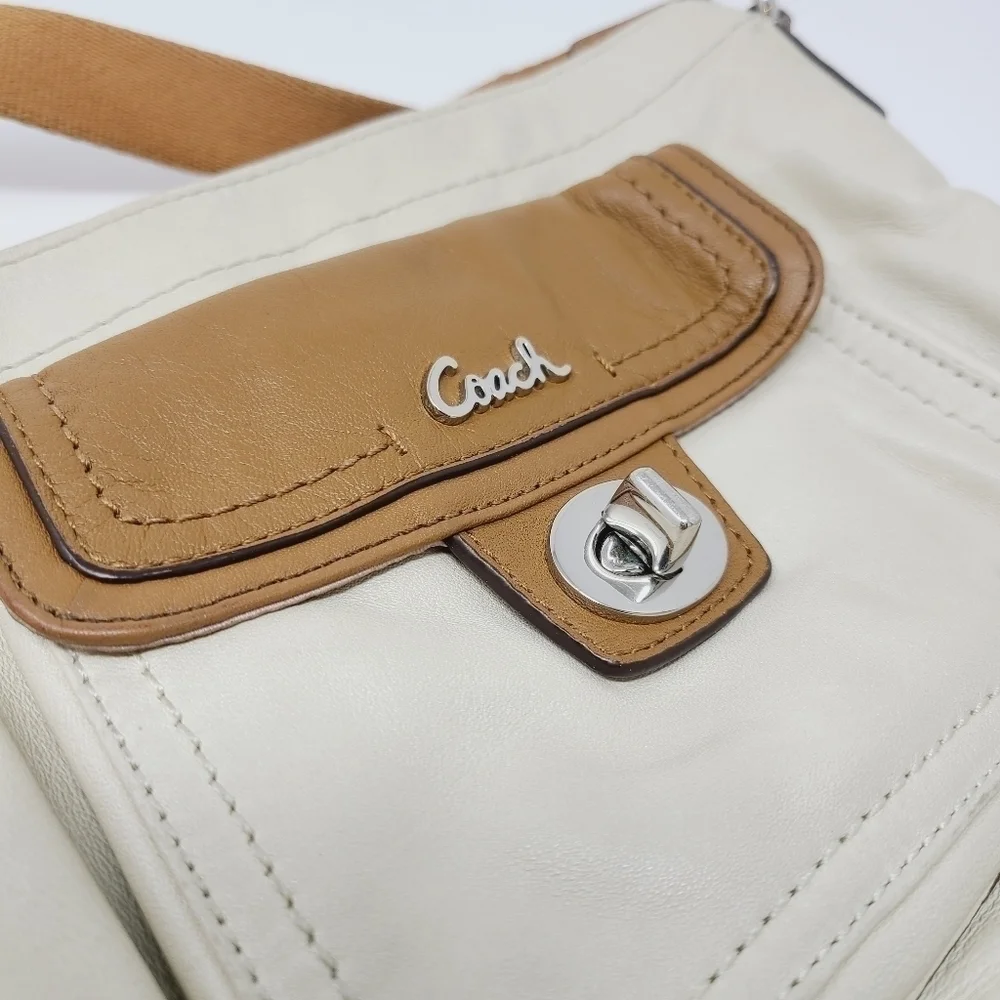 Coach | Classic Retro Cream & Brown Crossbody Bag